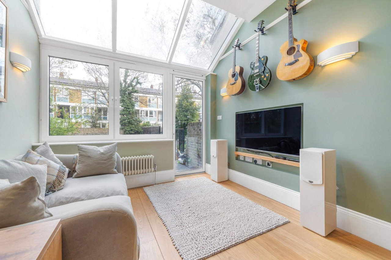 Villa Road, SW9