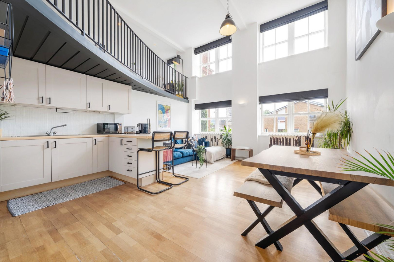 Beta Place, SW4