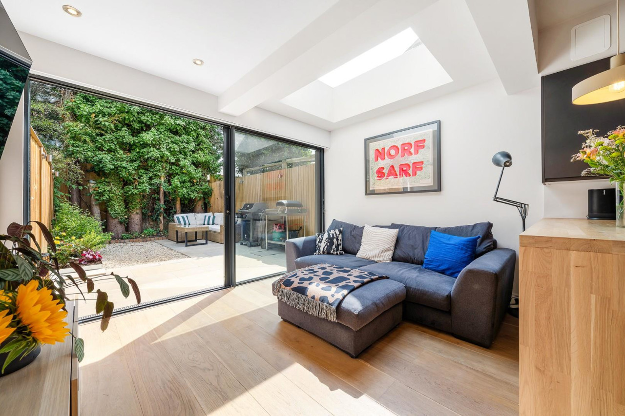 Leander Road, SW2