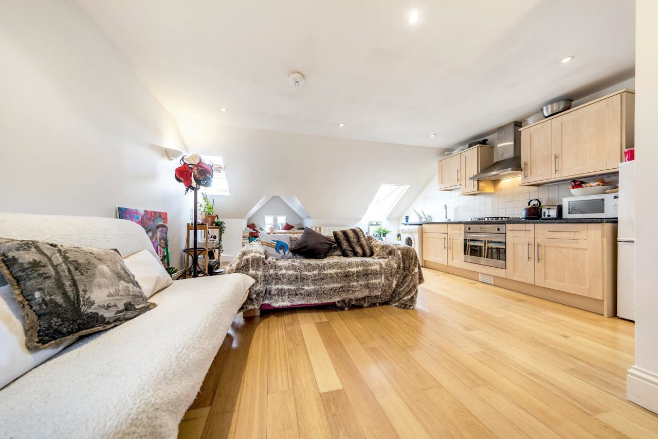 Narbonne Avenue, SW4