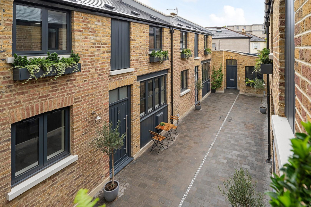 Brixtow Mews, SW2