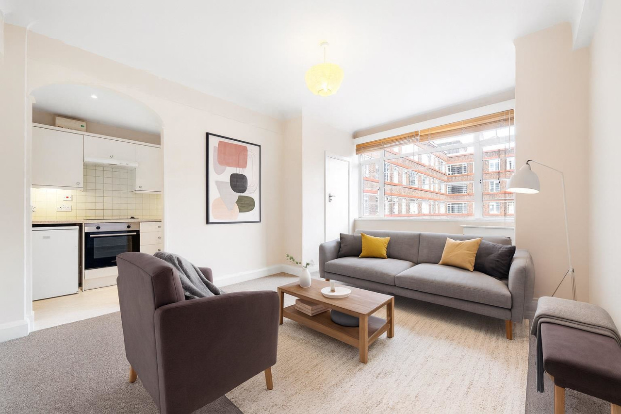 Balham High Road, SW17