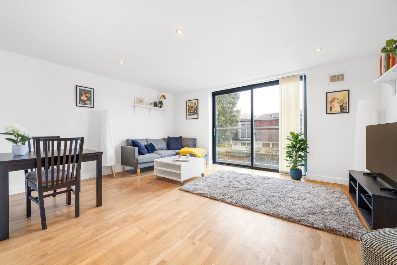 Kings Avenue, SW4