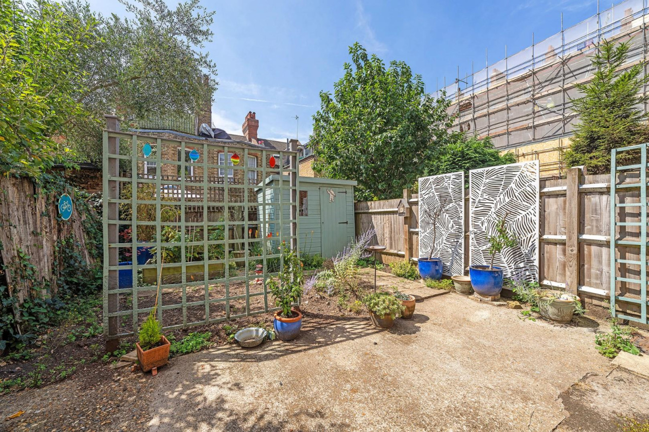 Cricklade Avenue, SW2