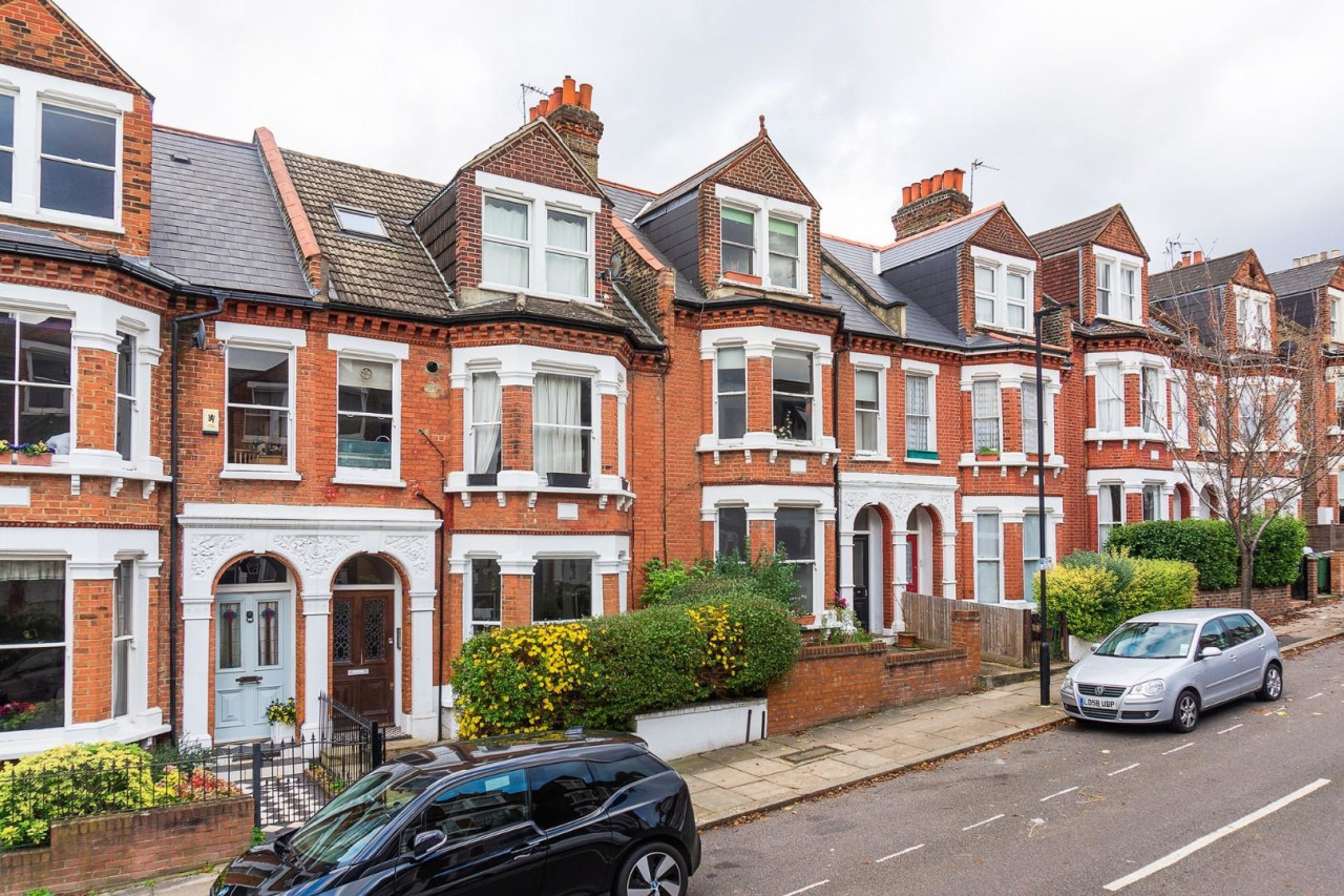Flat for sale on Kestrel Avenue, SE24, Ref 29282184 Keating Estates