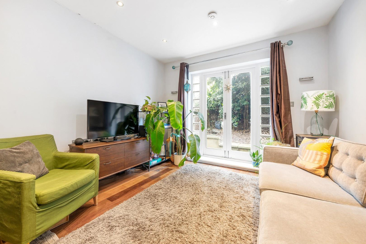 Leander Road, SW2