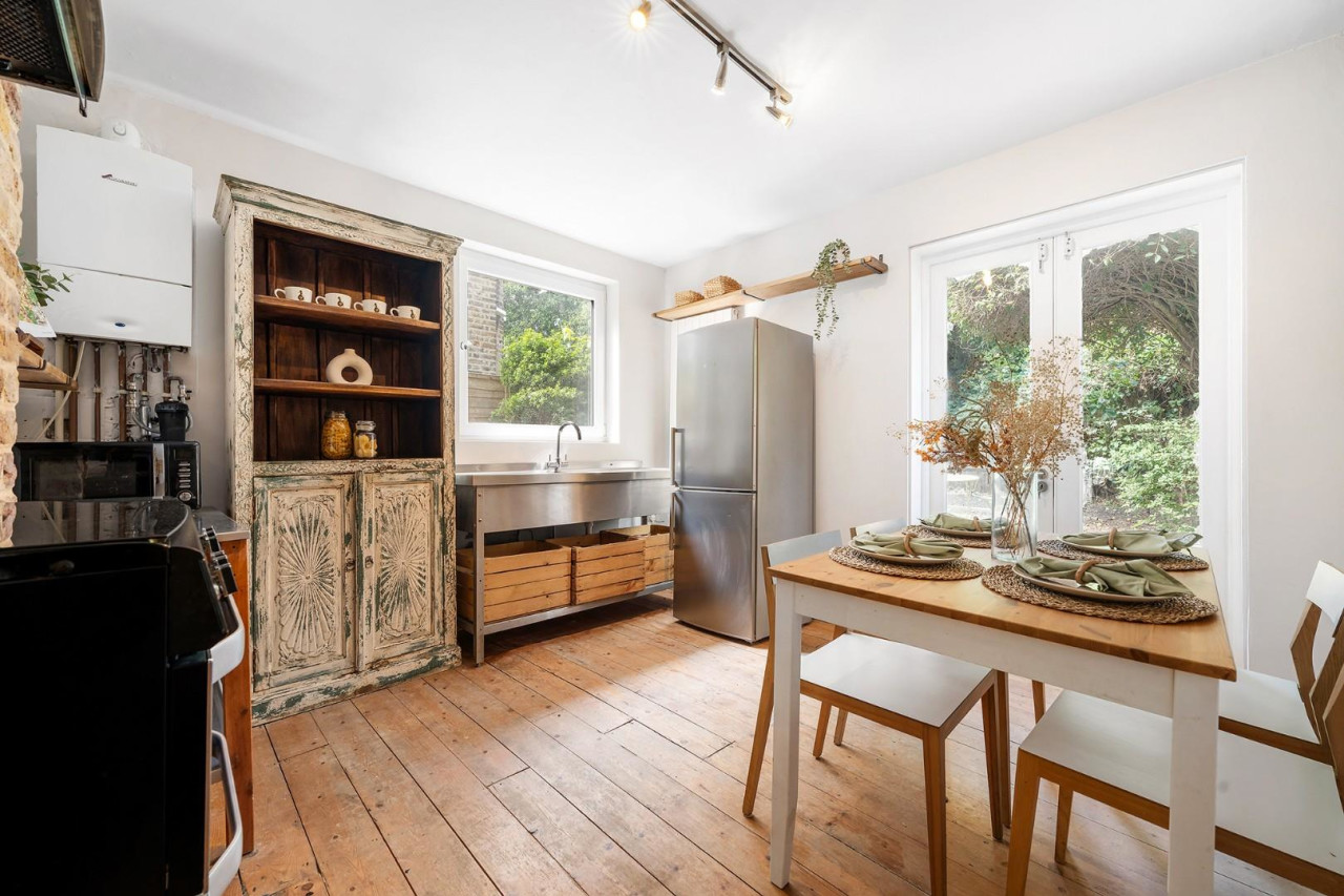 Glenelg Road, SW2