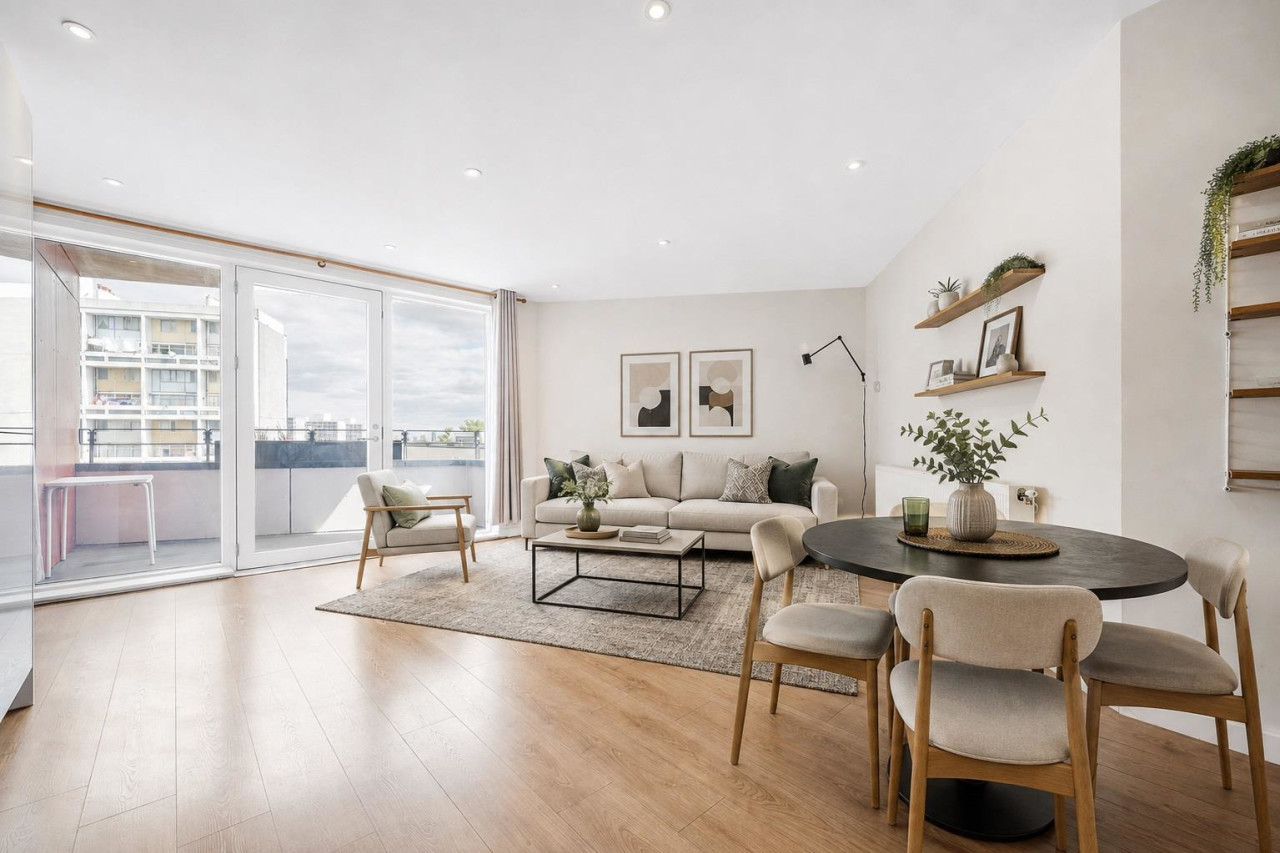 St. James's Crescent, SW9