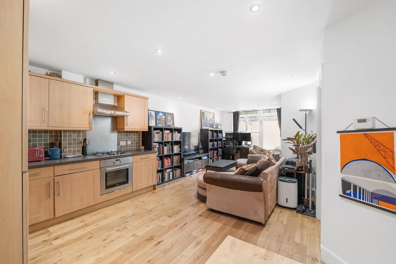 Linom Road, SW4