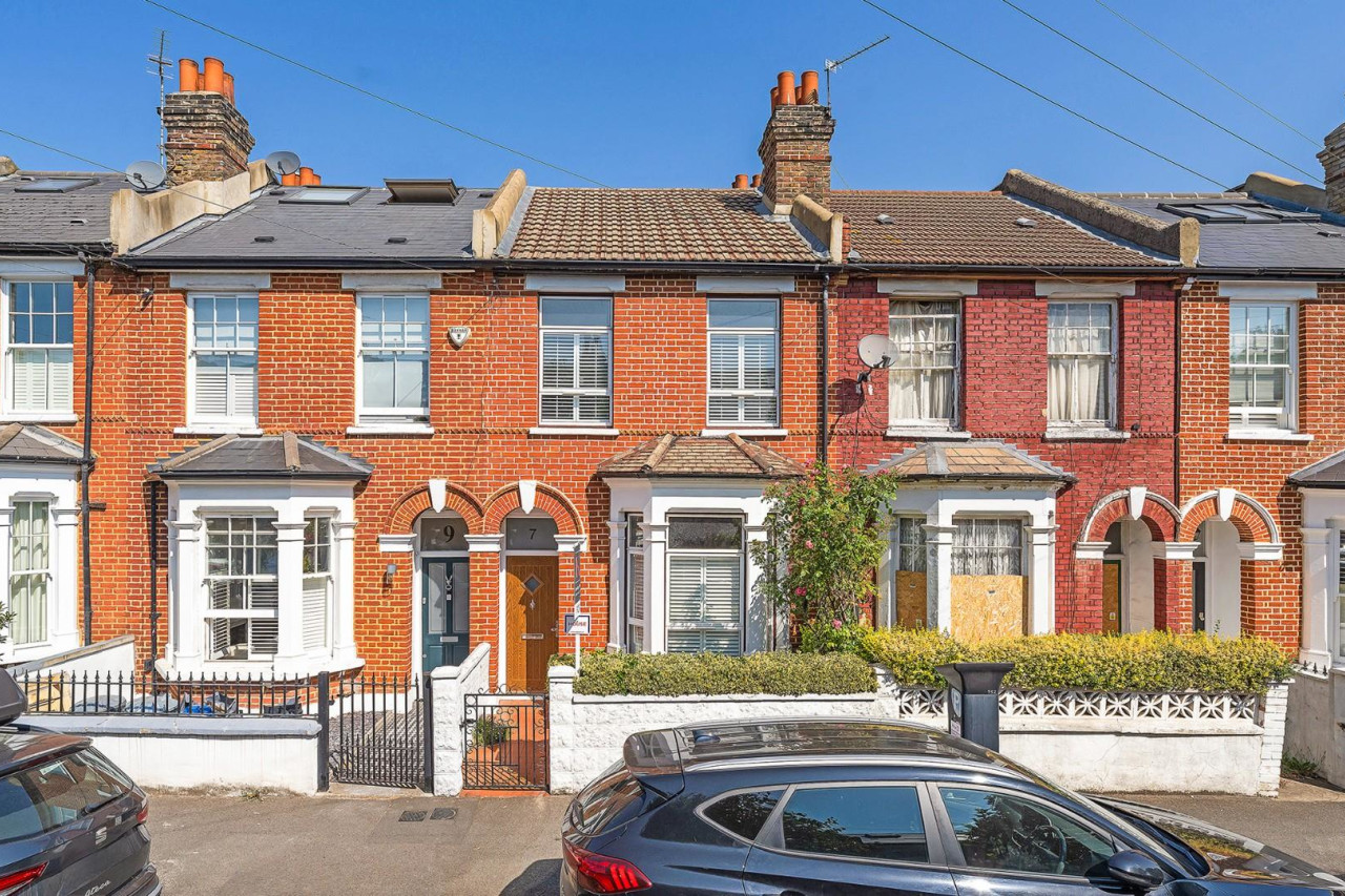 Harberson Road, SW12