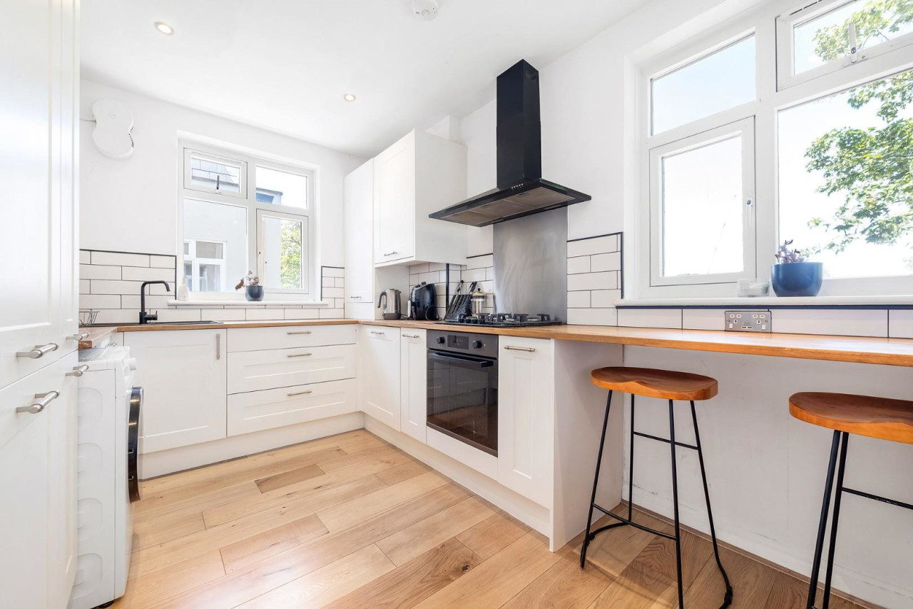 Kings Avenue, SW4