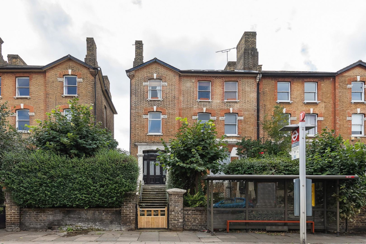 Flat for sale on Dulwich Road, SE24, Ref 29966898 Keating Estates