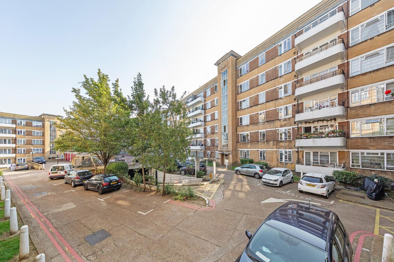 Flat for sale on Dumbarton Court, SW2, Ref 30018917 Keating Estates