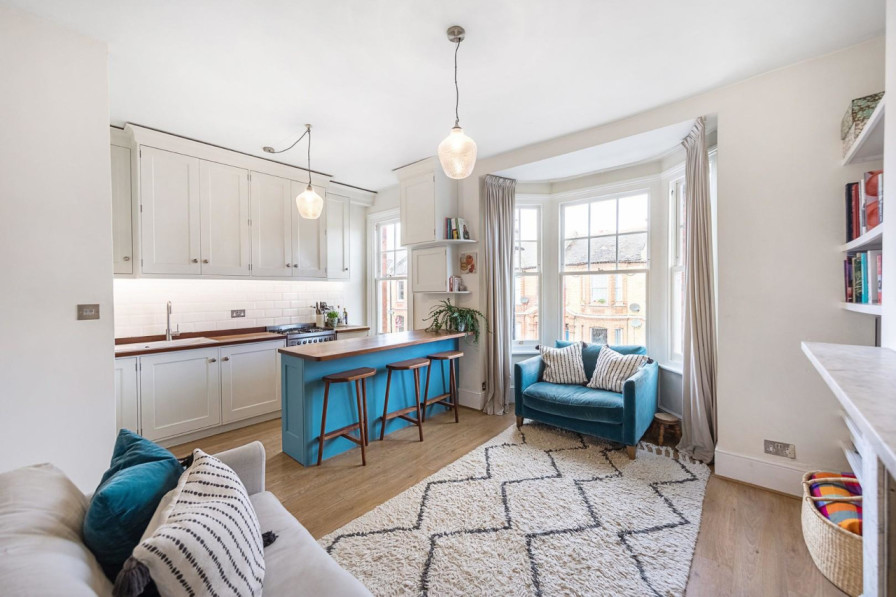 Flat for sale on Thornbury Road, SW2, Ref 30111021 Keating Estates