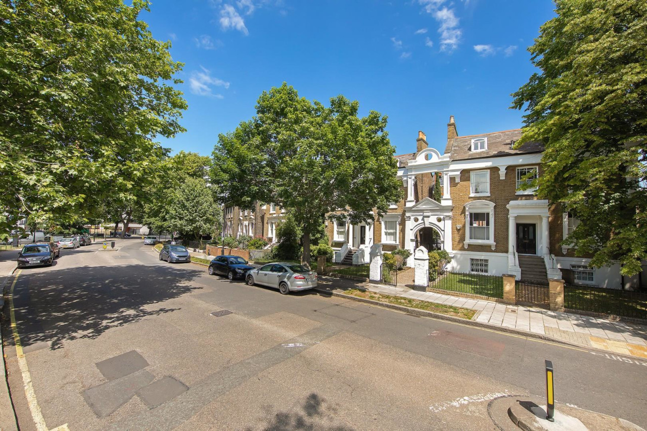 Flat for sale on Barrington Road, SW9, Ref 30425313 Keating Estates