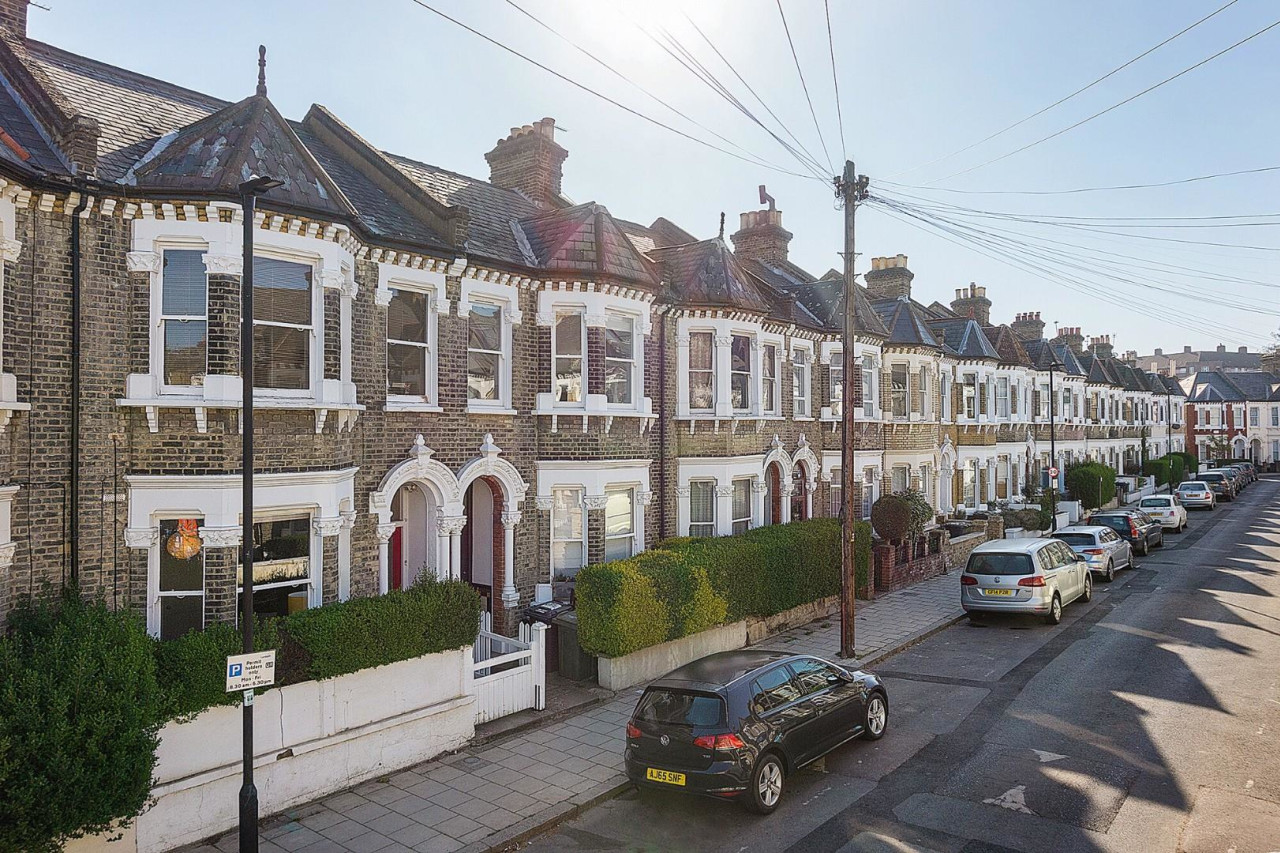 Flat for sale on Helix Road, SW2, Ref 30605008 Keating Estates