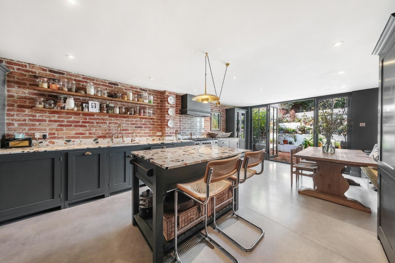 Properties for sale Keating Estates